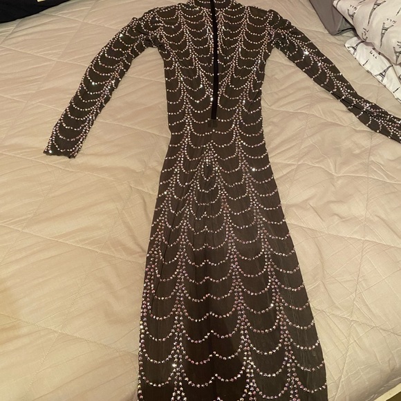 Elegant Black Dress - Picture 5 of 8